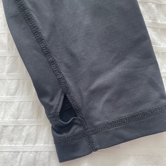 Lululemon Black Running pullover. Size 8 - Picture 6 of 6